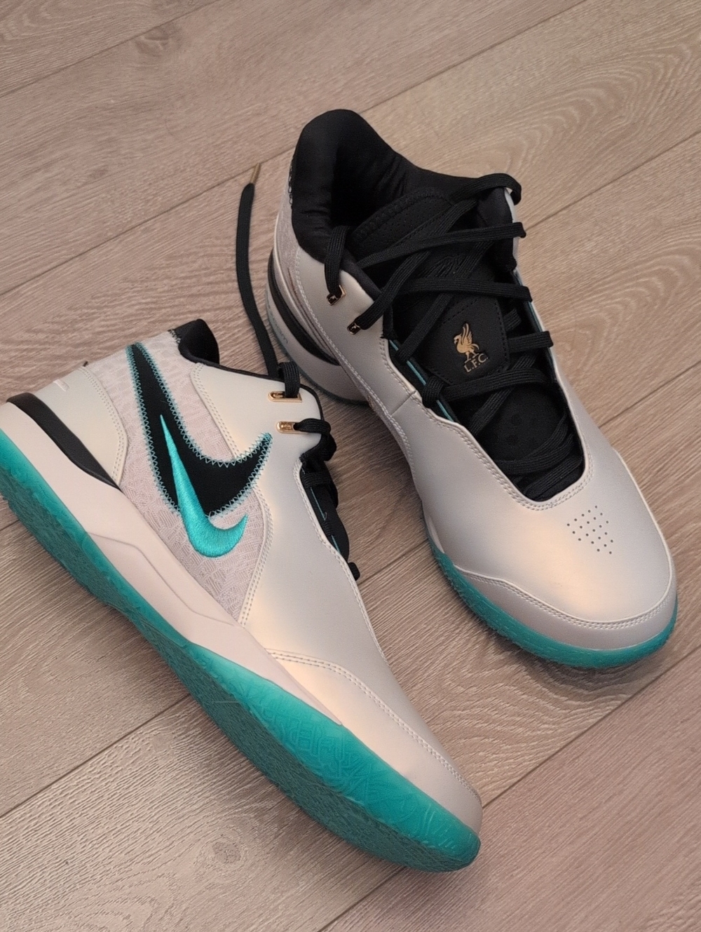 Nike Men’s Low-Top Sneakers in White, Black & Teal